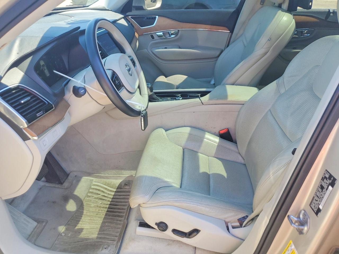 2016 VOLVO XC90