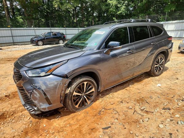 2022 TOYOTA HIGHLANDER XSE