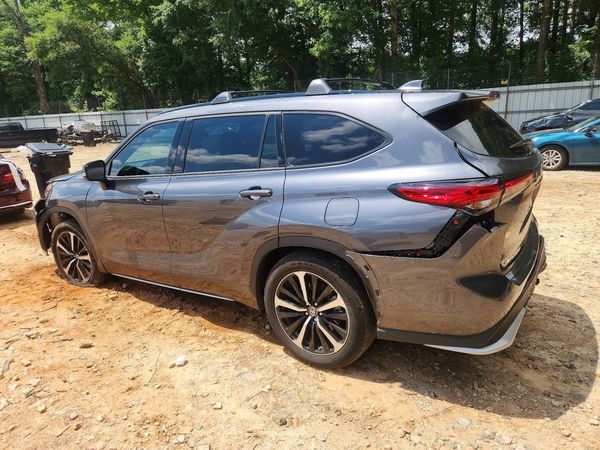 2022 TOYOTA HIGHLANDER XSE