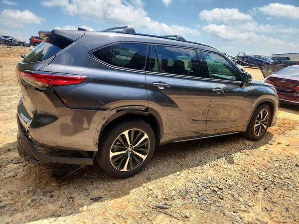 2022 TOYOTA HIGHLANDER XSE
