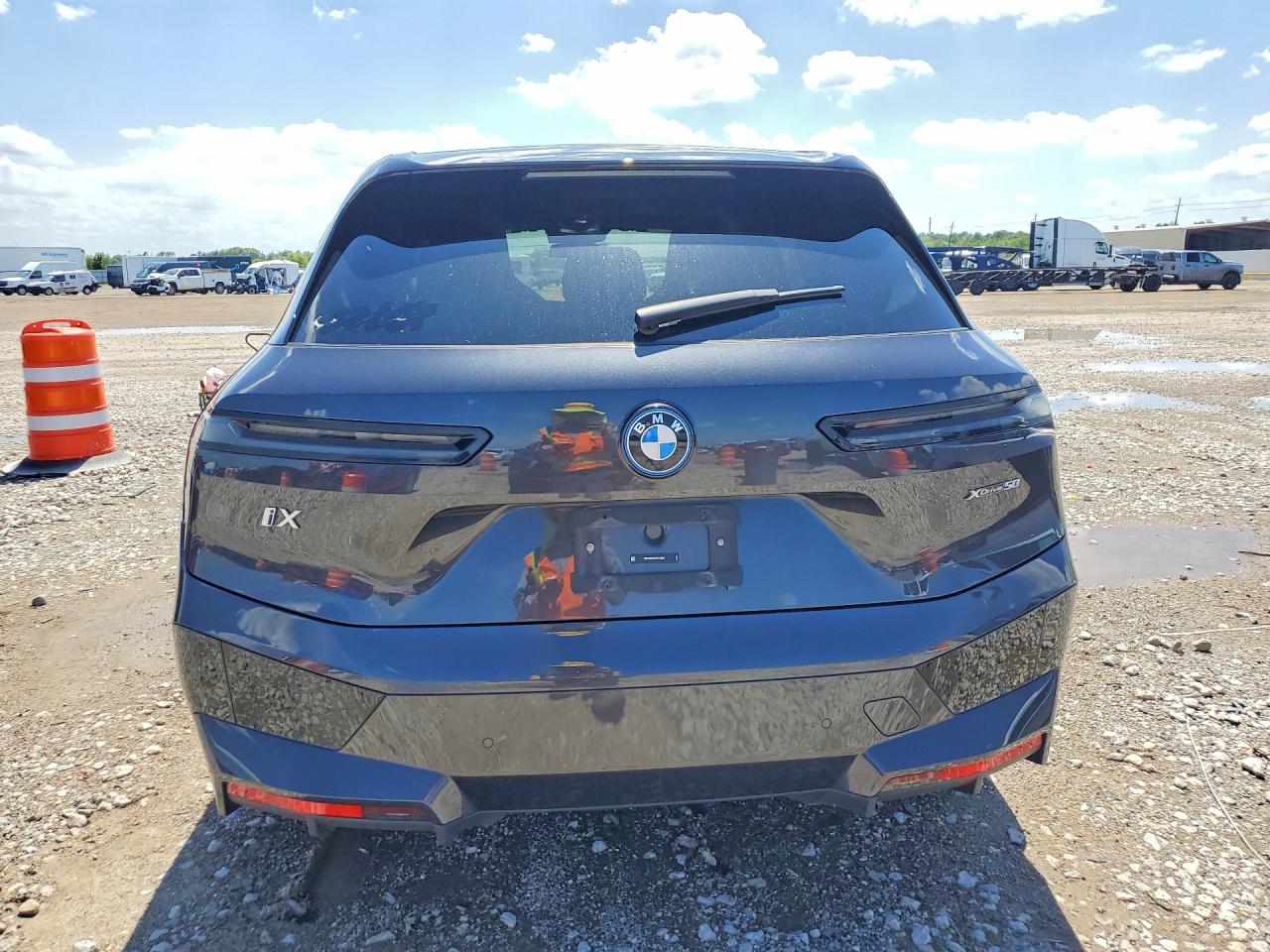 2025 BMW IX xDrive50