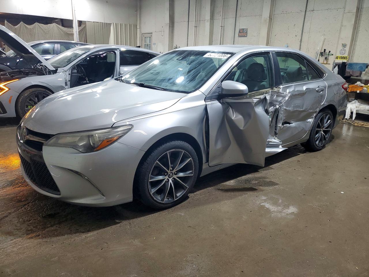 2016 TOYOTA CAMRY