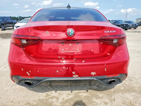 2018 ALFA ROMEO GIULIA TI RWD