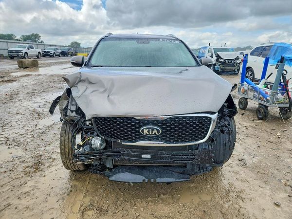 2016 KIA SORENTO L / LX