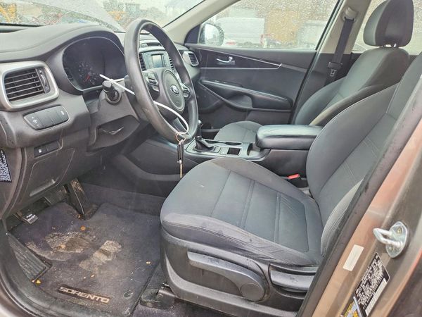 2016 KIA SORENTO L / LX