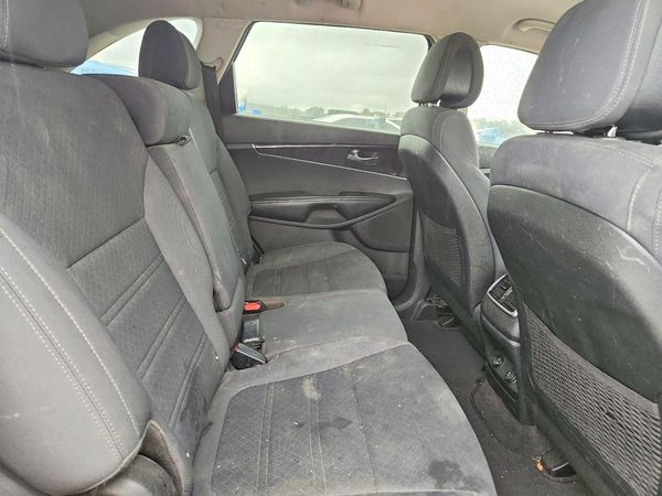 2016 KIA SORENTO L / LX
