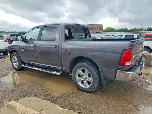 2015 RAM 1500 SLT CREW CAB 4X4