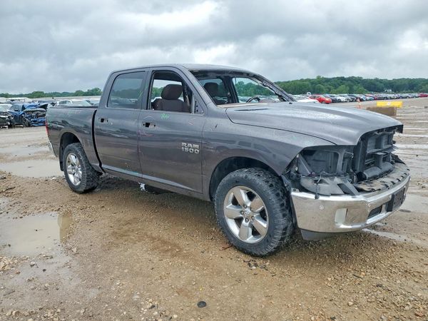 2015 RAM 1500 SLT CREW CAB 4X4