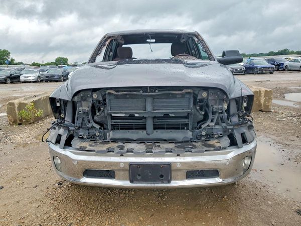 2015 RAM 1500 SLT CREW CAB 4X4