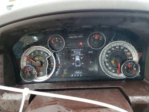 2015 RAM 1500 SLT CREW CAB 4X4