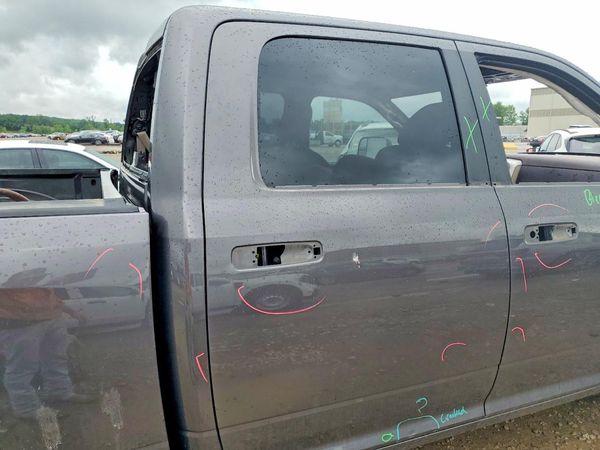 2015 RAM 1500 SLT CREW CAB 4X4