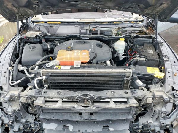 2015 RAM 1500 SLT CREW CAB 4X4