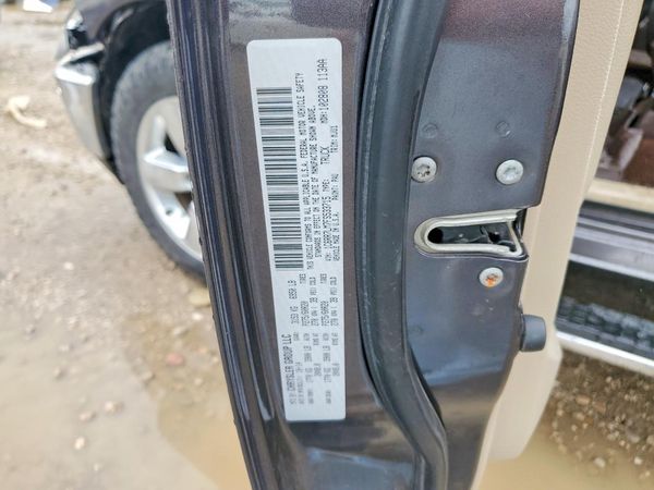 2015 RAM 1500 SLT CREW CAB 4X4