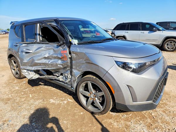 2023 KIA SOUL LX, S