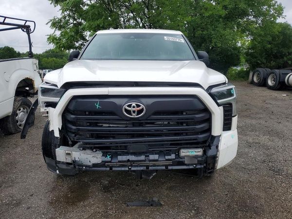 2025 TOYOTA TUNDRA SR5