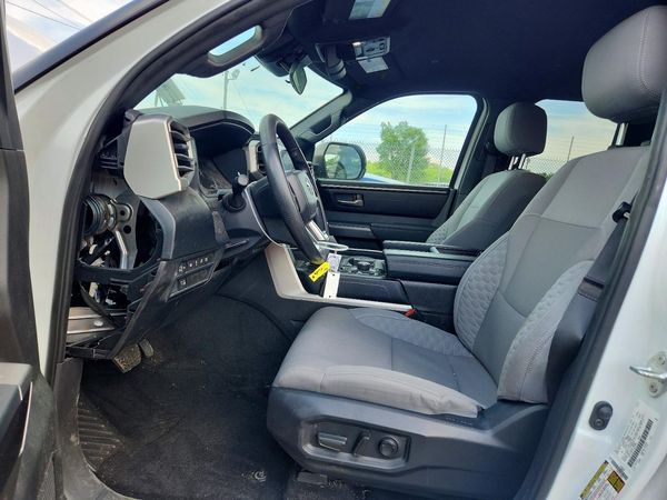 2025 TOYOTA TUNDRA SR5