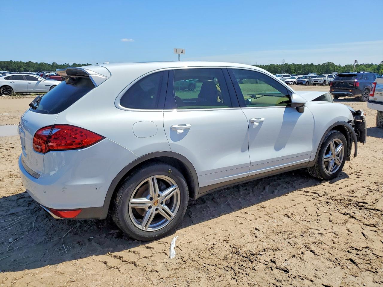 2014 PORSCHE CAYENNE