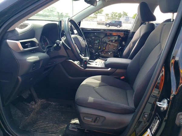 2021 TOYOTA HIGHLANDER LE