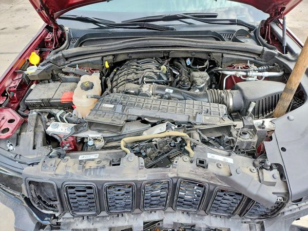 2023 JEEP CHEROKEE Laredo, Altitude — Engine bay
