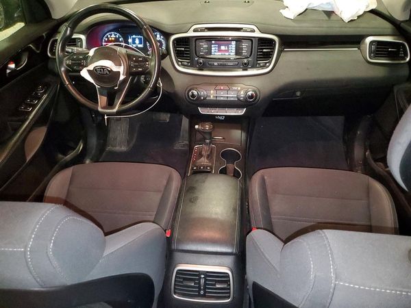 2016 KIA SORENTO L / LX