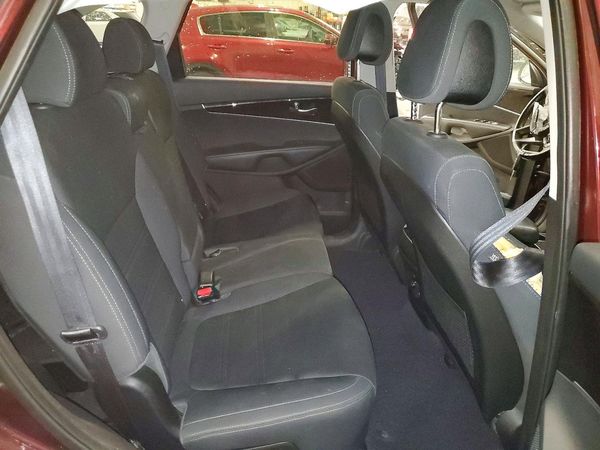 2016 KIA SORENTO L / LX