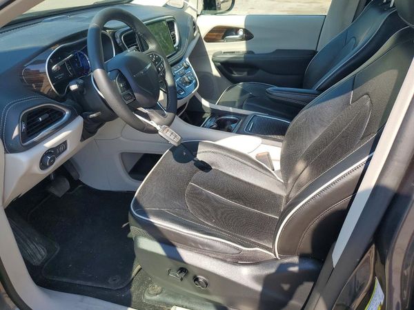 2023 CHRYSLER PACIFICA Limited — DENT
