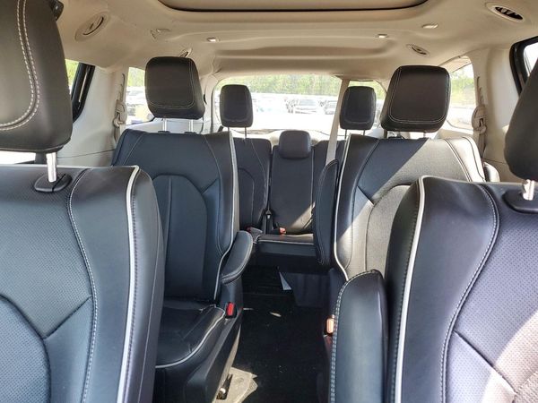 2023 CHRYSLER PACIFICA Limited — SUVN