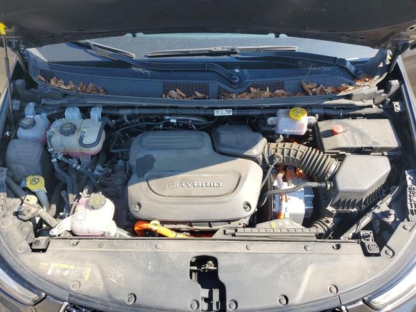 2023 CHRYSLER PACIFICA Limited — Engine bay