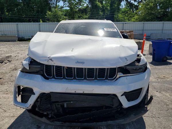 2024 JEEP GRAND CHEROKEE LAREDO 4X4