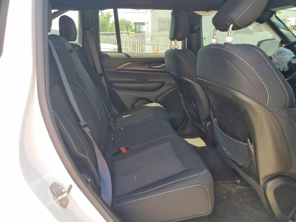 2024 JEEP GRAND CHEROKEE LAREDO 4X4