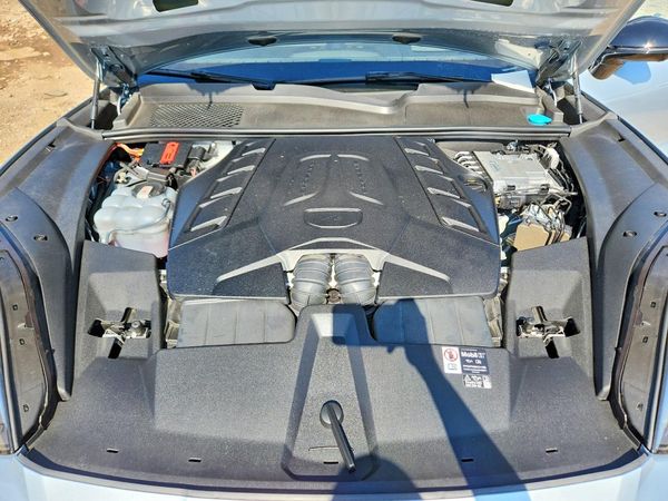 2025 PORSCHE CAYENNE S — Engine bay
