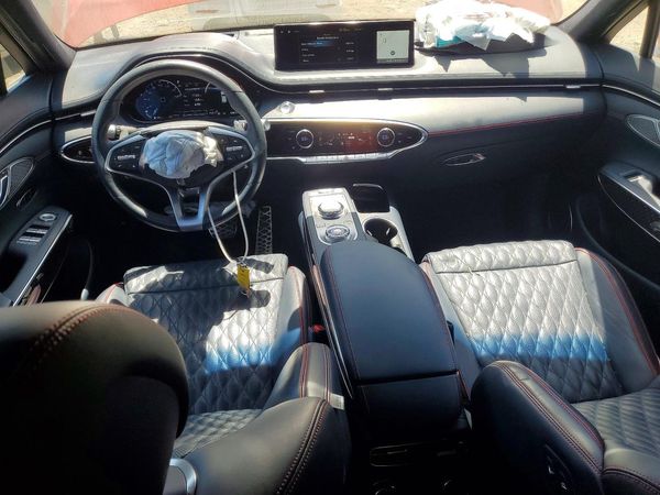 2023 GENESIS GV70