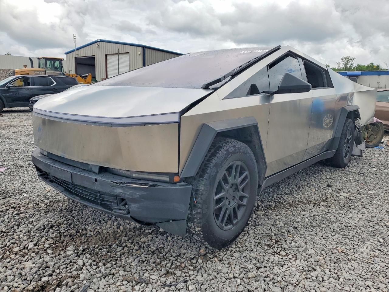 2025 TESLA CYBERTRUCK — Front 3/4