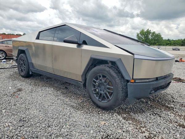 2025 TESLA CYBERTRUCK — Passenger 3/4