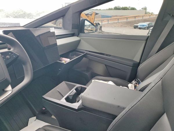 2025 TESLA CYBERTRUCK — DENT