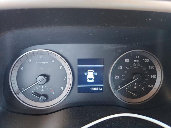 2020 HYUNDAI TUCSON SE