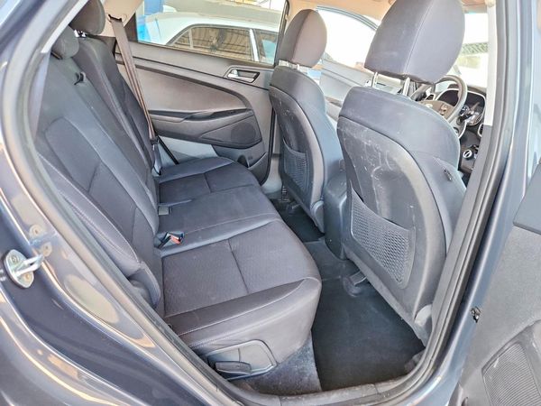 2020 HYUNDAI TUCSON SE