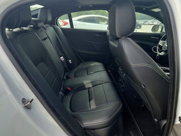 2019 JAGUAR XE