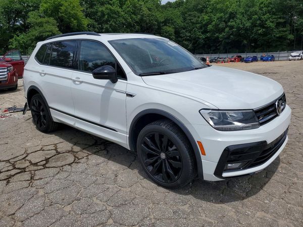 2021 VOLKSWAGEN TIGUAN — Passenger 3/4