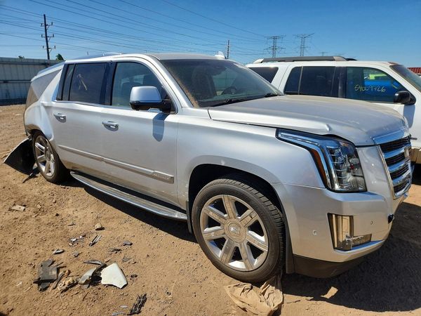 2019 CADILLAC ESCALADE ESV Luxury — Passenger 3/4