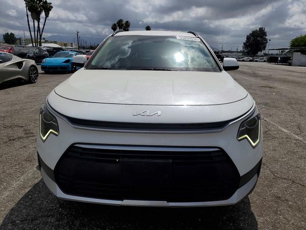 2023 KIA NIRO