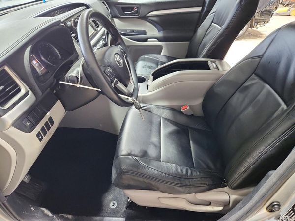 2018 TOYOTA HIGHLANDER LE