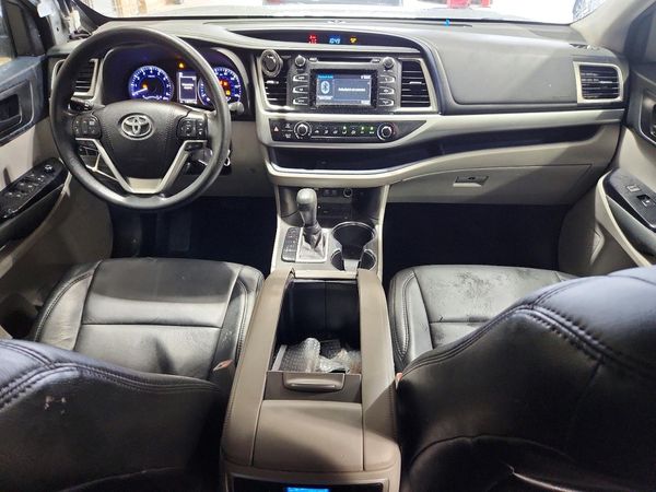 2018 TOYOTA HIGHLANDER LE