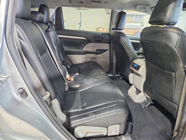 2018 TOYOTA HIGHLANDER LE