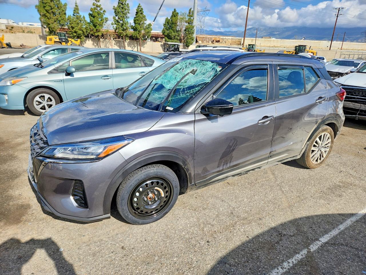 2024 NISSAN KICKS SR