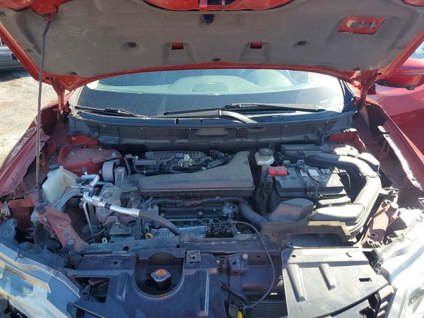 2019 NISSAN ROGUE — Engine bay