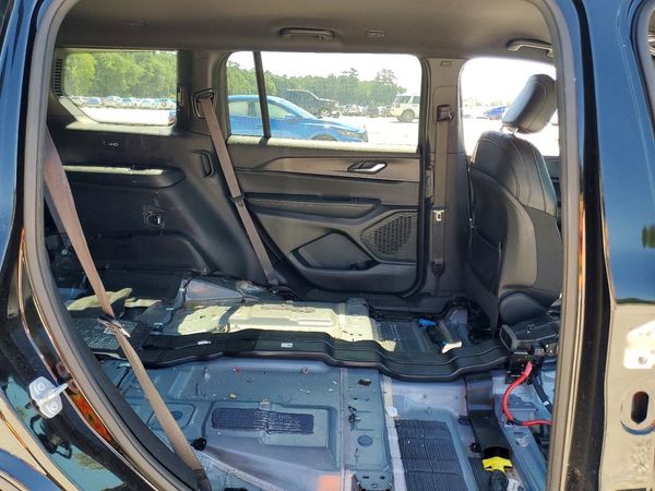 2024 JEEP GRAND CHEROKEE L LAREDO 4X2