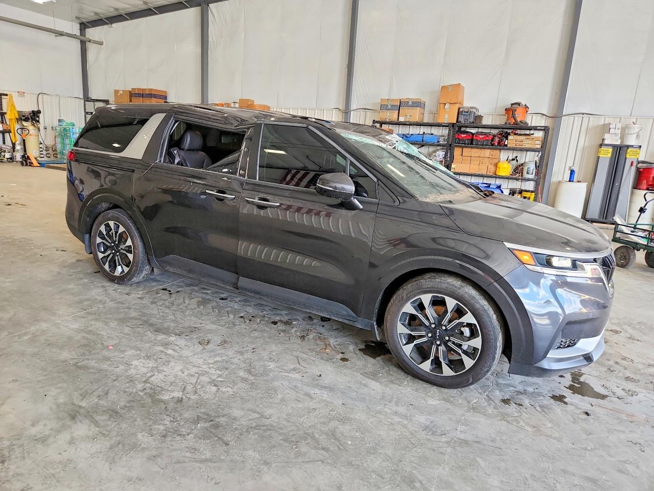 2024 KIA CARNIVAL EX