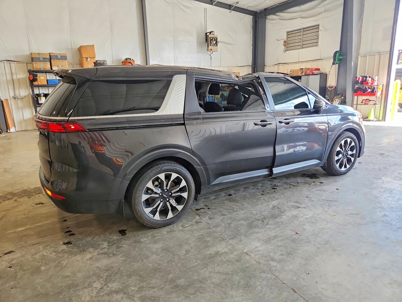 2024 KIA CARNIVAL EX
