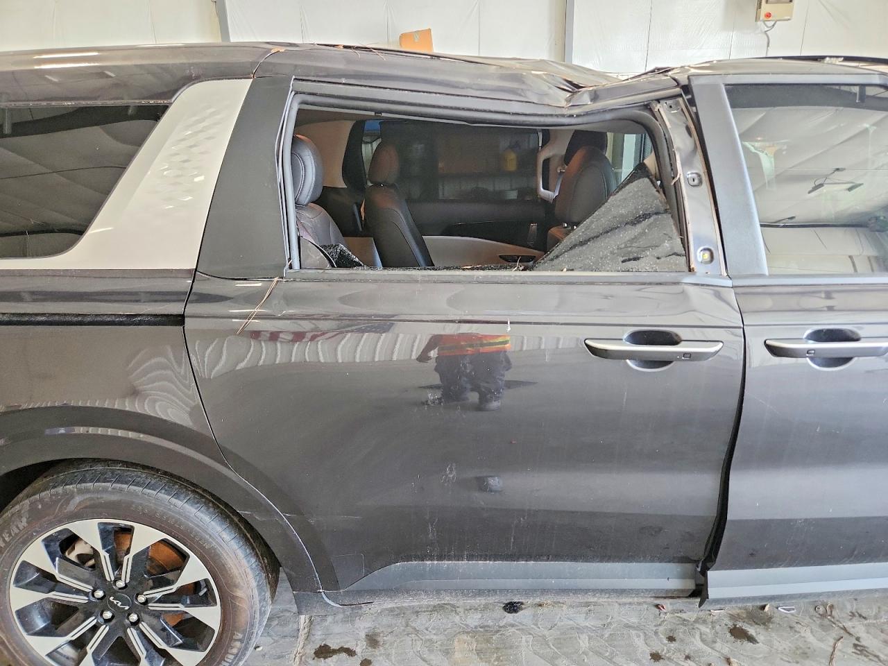 2024 KIA CARNIVAL EX